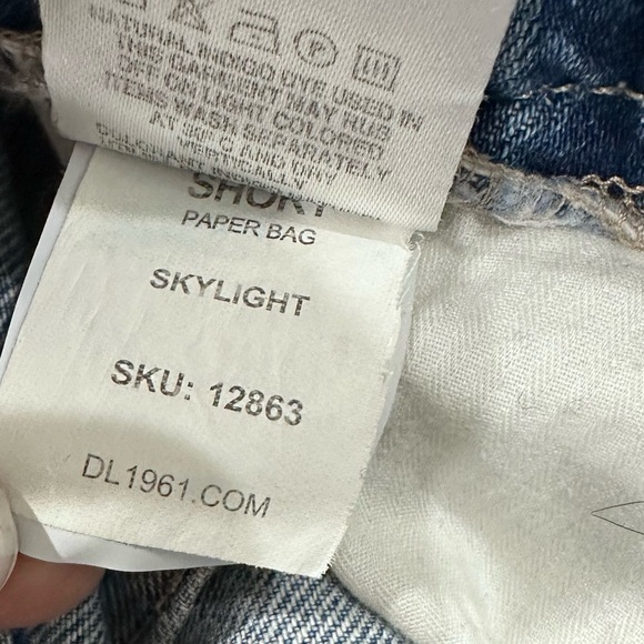 DL1961 Camille Paper bag shorts in skylight blue size 24 - Picture 7 of 7